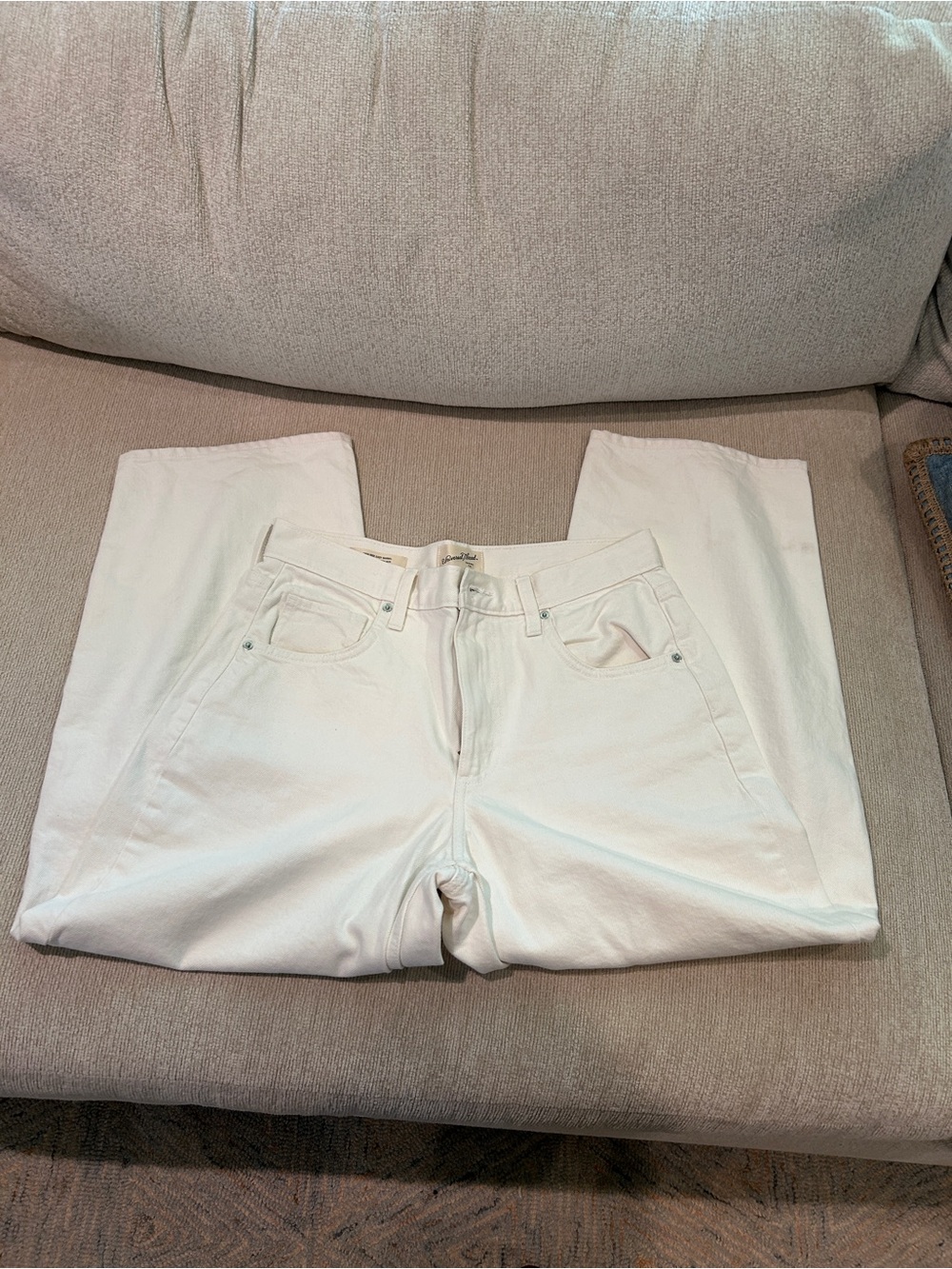 Classic High-Rise White Barrel Women's Jeans - Picture 4 of 4